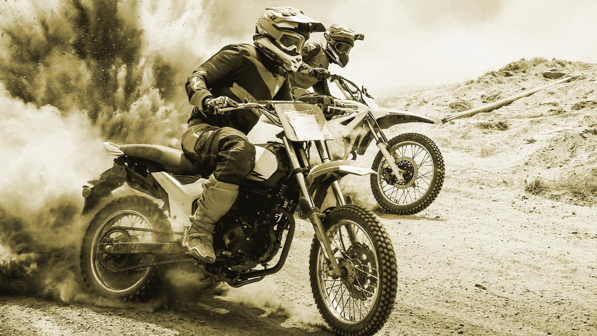 En F1 bil mitt under ett intensivt lopp.