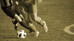 Två nya lag i Allsvenskan tävlar om bollen.